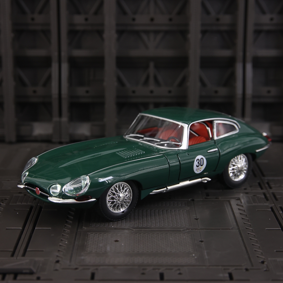 Model mobil Jaguar E-Type berb - Car Care ulasan dan harga