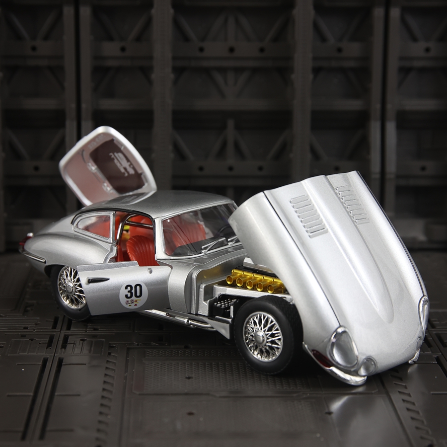 Model mobil Jaguar E-Type berb - Car Care ulasan dan harga