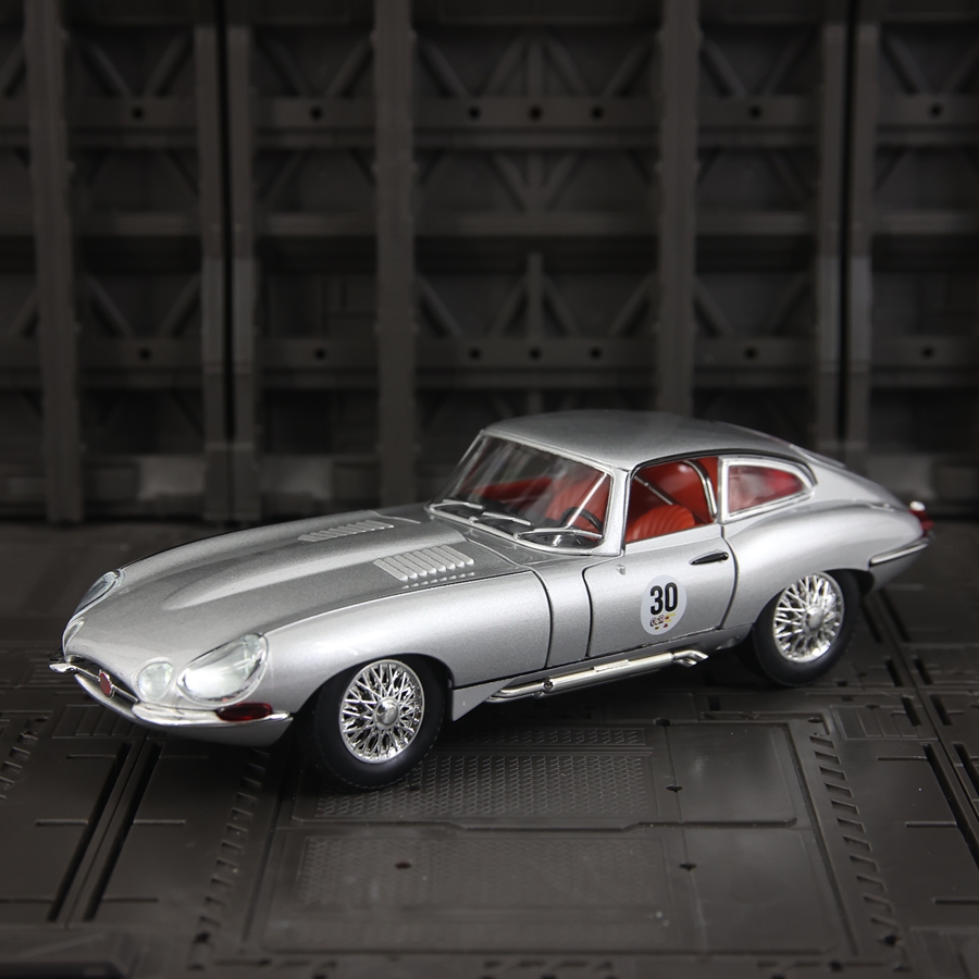Model mobil Jaguar E-Type berb - Car Care ulasan dan harga